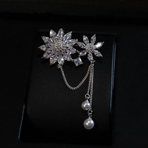 Fashion luxury crystal tassel brooch female daisy flower high-end mens suit pin chain sweater accessories temperament