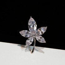 Exquisite shiny maple brooch shirt collar pin female Joker Open shirt buckle corsage Japanese and Korean spring and summer suit accessories