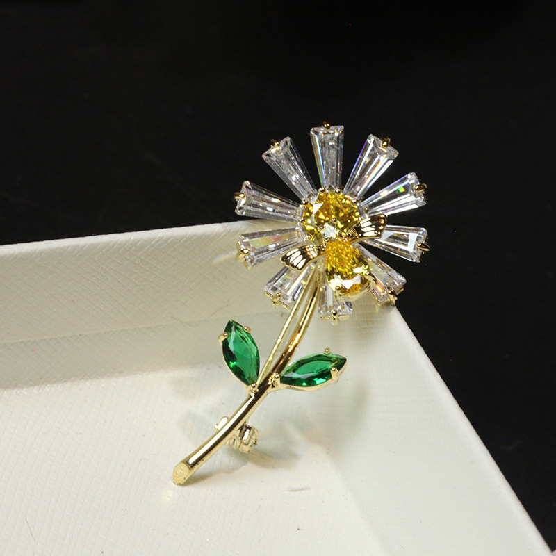 Fancy Daisy Honeybee Brooch Woman Super Sparkling Sweetness Sweater Jacket Western Suit Accessories Chest Flowers Men's Cardiotheca