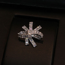 Luxury high-grade zircon bow pin buckle cardigan collar needle anti-light temperament suit brooch girl senior sense