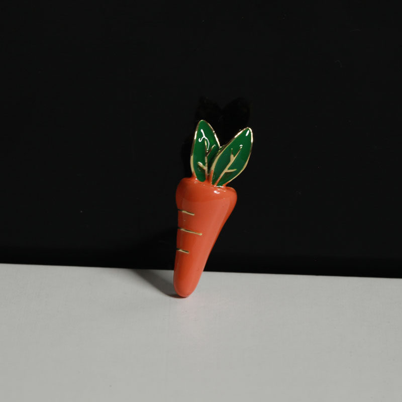 Carrot breast needle Fixed clothesSmall collar needle thorn pin accessories accessories Japanese sweet badge