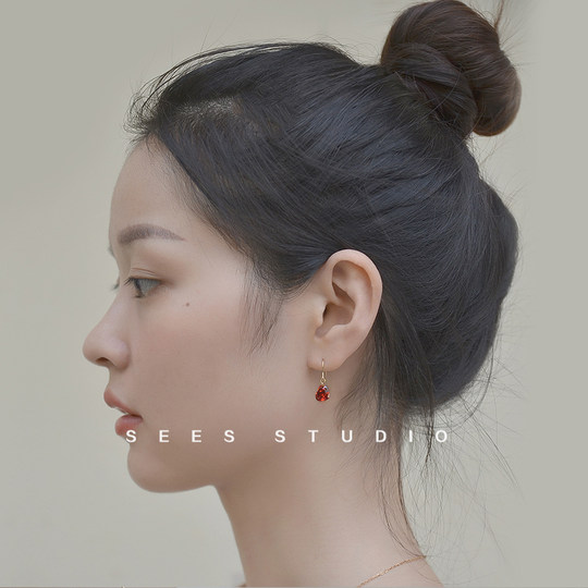 High-end love earrings, feminine 14k gold-filled niche elegant crystal rhinestone red heart-shaped earrings autumn and winter