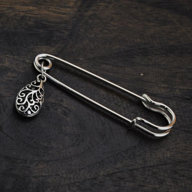 Hoa văn cổ điển giống cây bạc rỗng rỗng trâm cài áo len Phong cách văn học phiên bản Hàn Quốc của trang sức thủ công cổ điển gốc huy hiệu cài áo