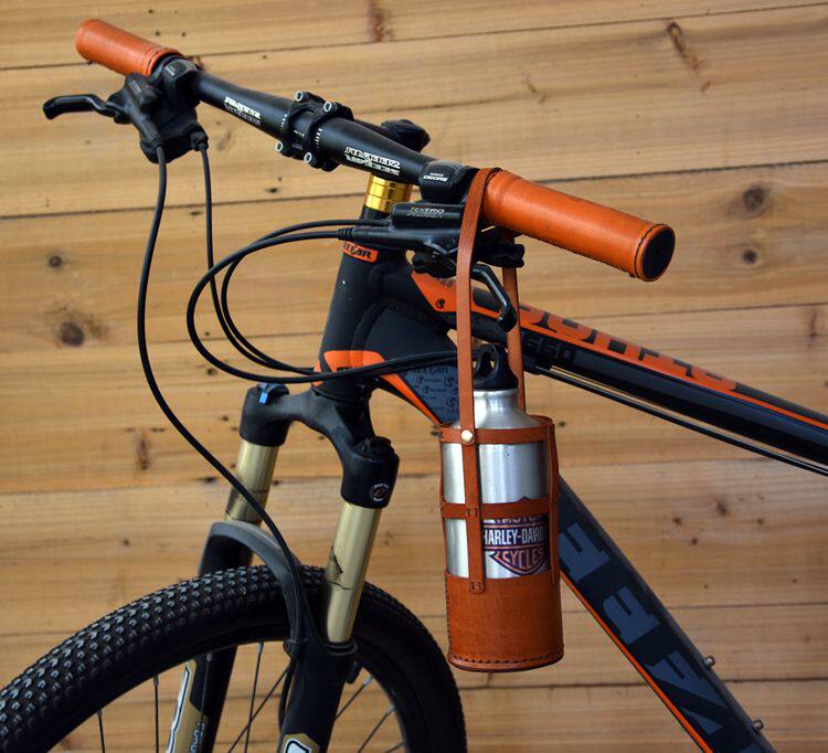 Handmade custom cowhide outdoor sports kettle cover cup cover with rope insulation pot cover