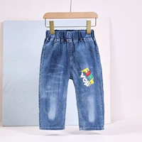 Красочные буквы зарезанные штаны