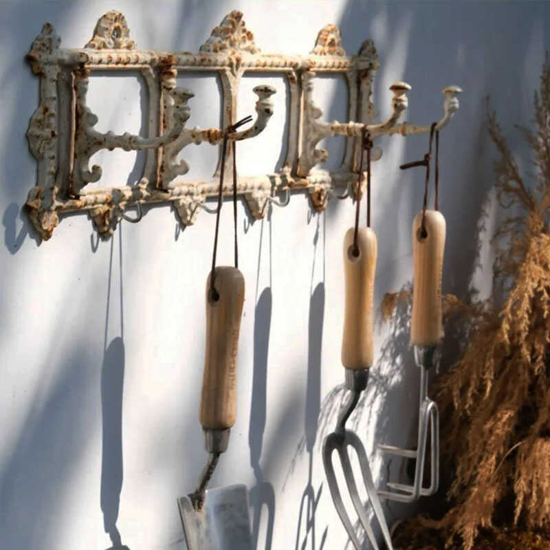 Cast Iron Garden Hook Wall Decoration Outdoor Garden Decor Balcony Wrought Iron Wall Hanging European Style ins Cast Iron Vintage Hooks Cast Iron Garden Hook Wall Decoration Outdoor Garden Decor Balcony Wrought Iron Wall Hanging European Style ins Cast Iron Vintage Hooks