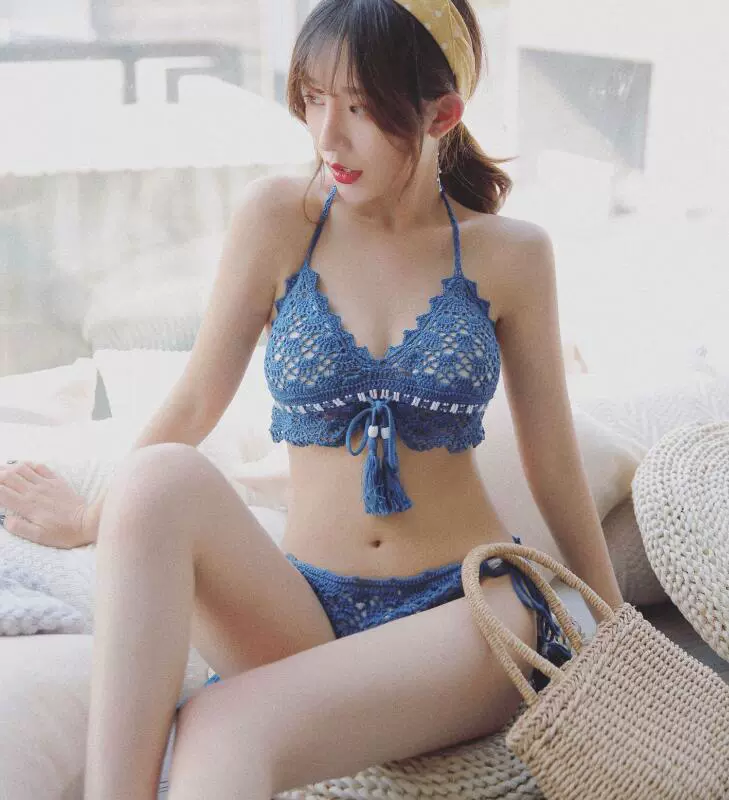 Yi Xingyu ~ áo tắm trong lưới màu đỏ của phụ nữ bikini dệt kim của phụ nữ chia mỏng và ngực nhỏ tập hợp áo tắm kỳ nghỉ mùa xuân nóng - Bikinis