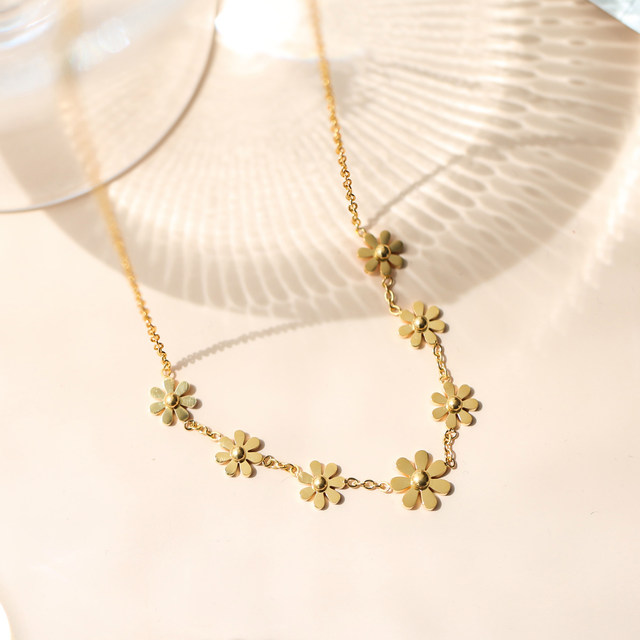 2022 new niche design sense sunflower daisy gold necklace female summer collarbone chain tide Valentine's Day