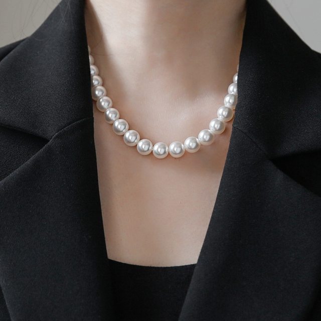 MOL 2022 new retro senior pearl necklace female fever with the same collarbone chain European and American ins bloggers