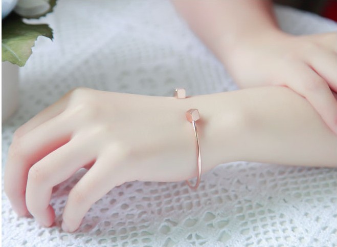 Vòng tay ngọc trai mạ vàng hồng 18k của Hàn Quốc là ổn là tình yêu ah thép titan thép Tanabata. vòng đá phong thủy