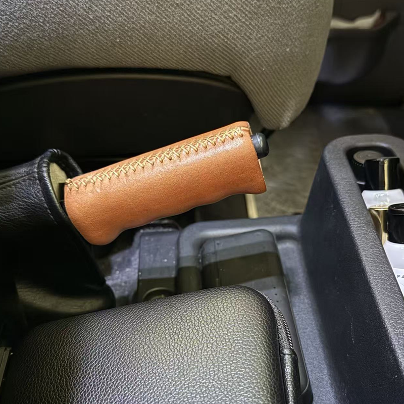 Leather Handbrake Cover Suitable for Toyota Lc71/76/78/79 Models, Retro Modification Part, Feels Good in Hand and Doesn'T Stick