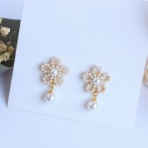 Korean Korean version of INS hollow petals small Pearl flowers gentle temperament pearl earrings earrings earrings earrings female