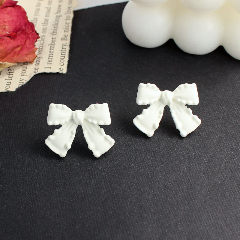 South Korea small cute and gentle white teenage girl butterfly knot ear nail minimalist with no earbuds ear clip