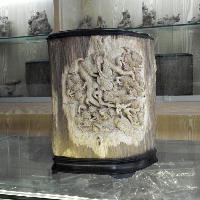 Old material Kalimantan Sunken Fragrant Wood Sculpture Pen Holder Pine Crane Extension Year Old