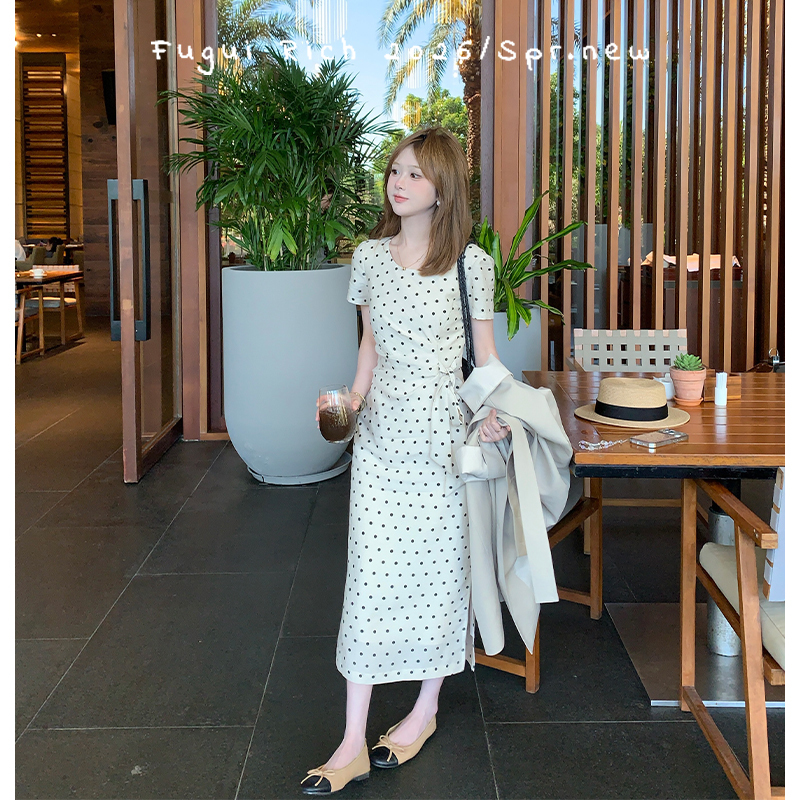 Fugui Rich Petite Dress 2026 New French Polka Dot Waist-Cinching Slimming Design Spring and Summer Dress