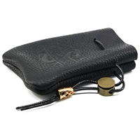 +Возьмите черную кожаную сумку