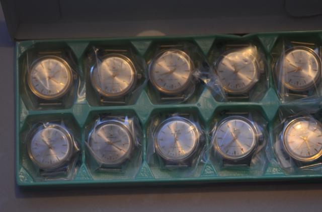 Department Store nostalgia Wuhan Wuang Card Machinery 17 Diamond Watches Male and female meters (not counting the diameter 32mm)