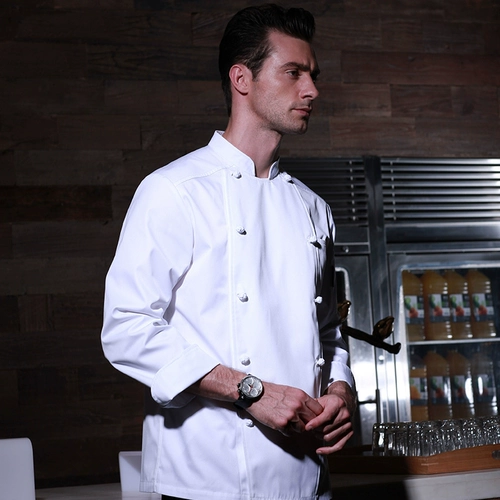 Кеф -повар с длинной кассевкой в ​​западном ресторане отель кухня кухня кухня федерация кухня утка утка кухня кухонная кухня главная рабочая услуга