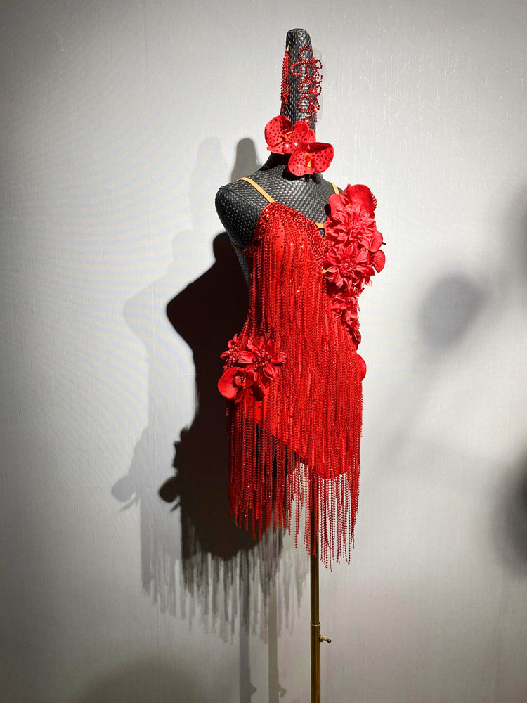 路其尔高定新款国标舞比赛服，如何挑选适合自己的款式？