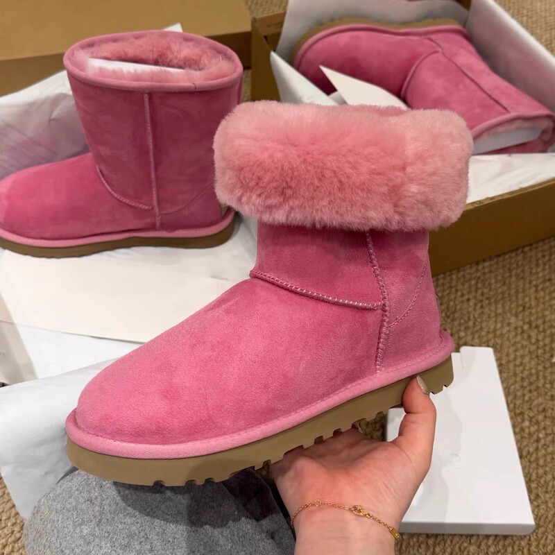 2026 New Thick-Soled Pink Sheepskin Integrated Snow Boots with Plush Lining and Strawberry Bear Design, Trendy Large Cotton Boots