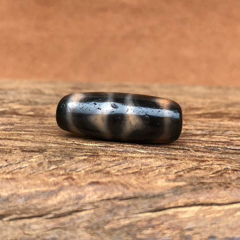 Tibet Tianzhu Tibetan Tibetan Tiger Tooth pearl genuine products to pure agate jade pulp and pulp oil moisturizing and clear 