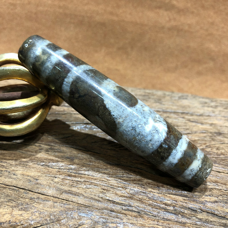 Tibet Xiangxiong Dzi Tibetan Tai Chi Dzi Natural gold sand True nine eyes shale sky drop stone 