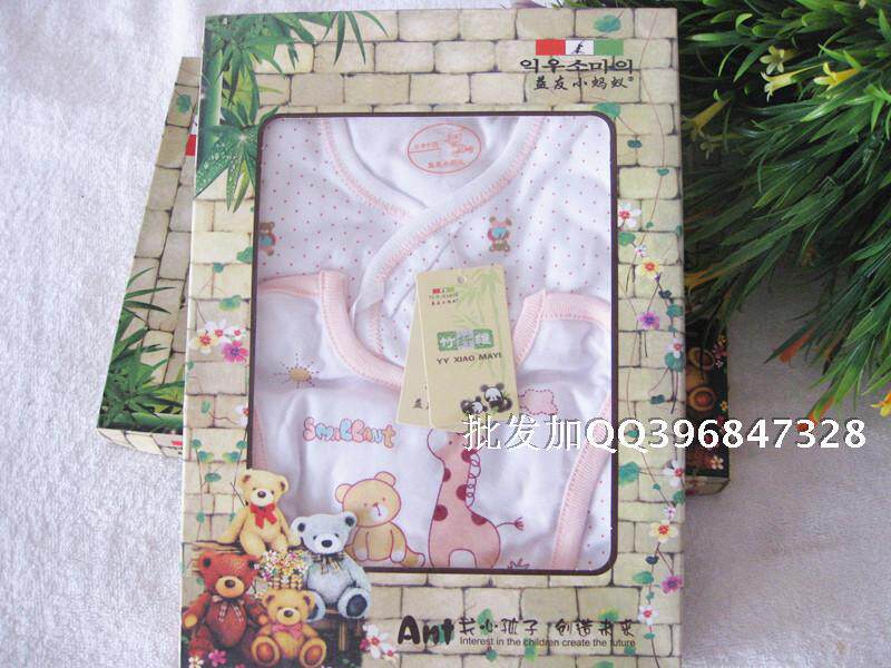 Coffret cadeau pour nouveau-né - vêtements - Ref 1965424 Image 12