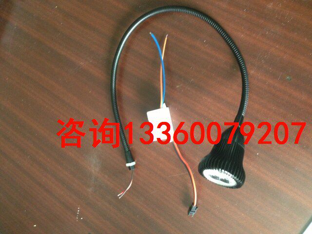 Spotlight halogen lamp for a welding machine with clear observation of the object