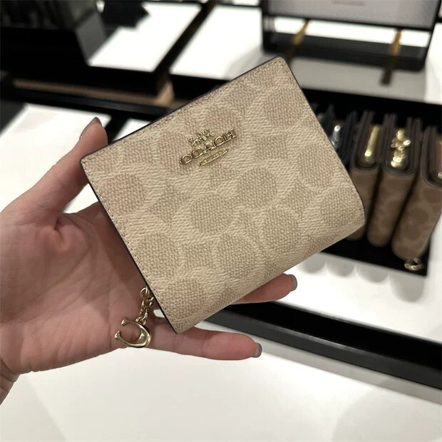 Tongma Domestic In-Stock Coach Women's Folding Snap Wallet 80% off C Buckle Wallet Purchased from Canada