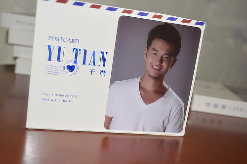 Happy male voice Yu Tian with the same style around the collection of postcards star souvenirs a box of 32 8 envelopes