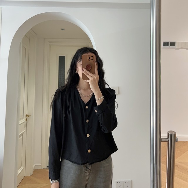 New spring style French elegant V-neck solid color black long-sleeved shirt 0.17KG