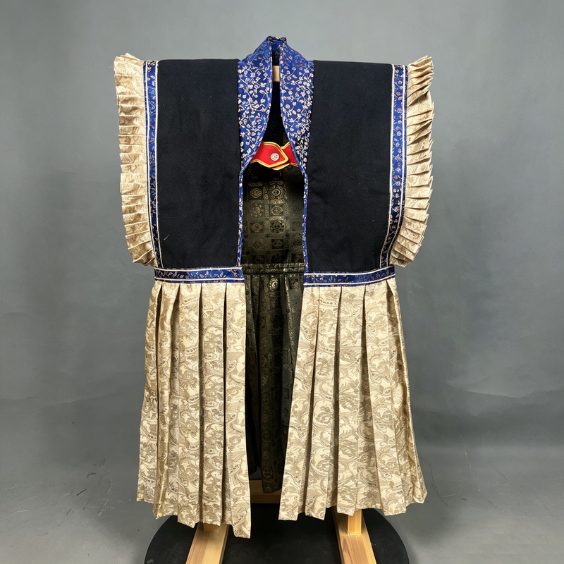 Japanese-Style Vest Cosplay Costume Props, Wearable Pleated Hem, Floral Cuffs, Vintage Clothing