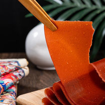 The old-fashioned hand ripping fruit and the whole of the large sheet of curly rolls with chewy childhood memories of the hawthorn sheet independent packaging