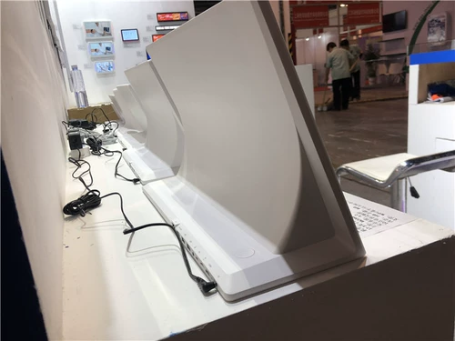 22 -INCH Широкий экранный дисплей видеоигры на стене -Экран рекламы 21.5 -INCH Single -Machine Version Adverting Machine