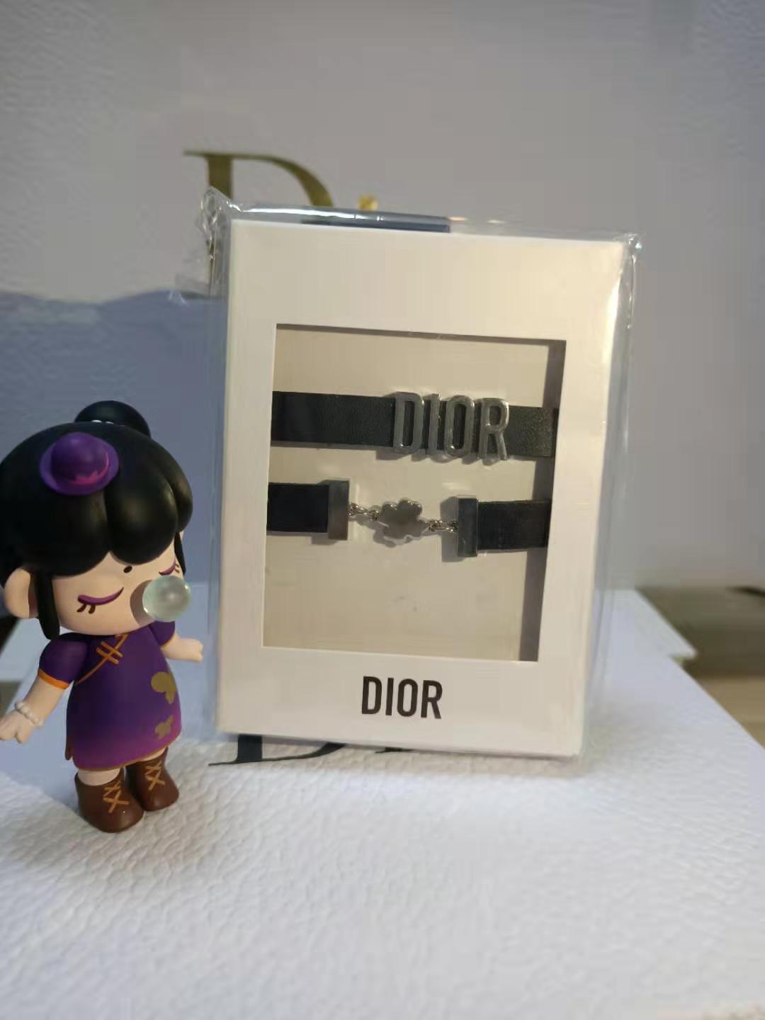 Black Clover Bracelet Necklace Dual PurposeDIOR Dior Key buckle special counter  Hanging decoration flores convallariae Little bee Metal Bracelet Necklace