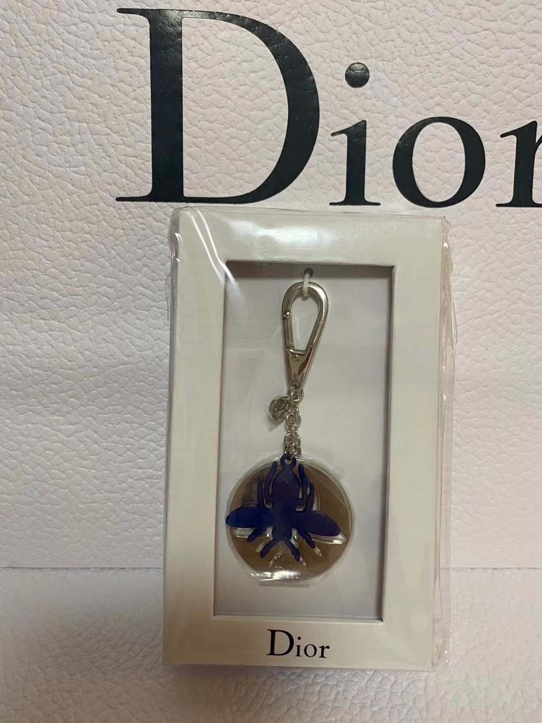 Apis AudreniformisDIOR Dior Key buckle special counter  Hanging decoration flores convallariae Little bee Metal Bracelet Necklace