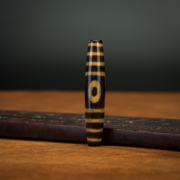 Tibet Old Tianzhu Millennium for Buddhist Class Giant version Panda Three Eye Old Sky Pearl Nine Eye Page Rock Collection