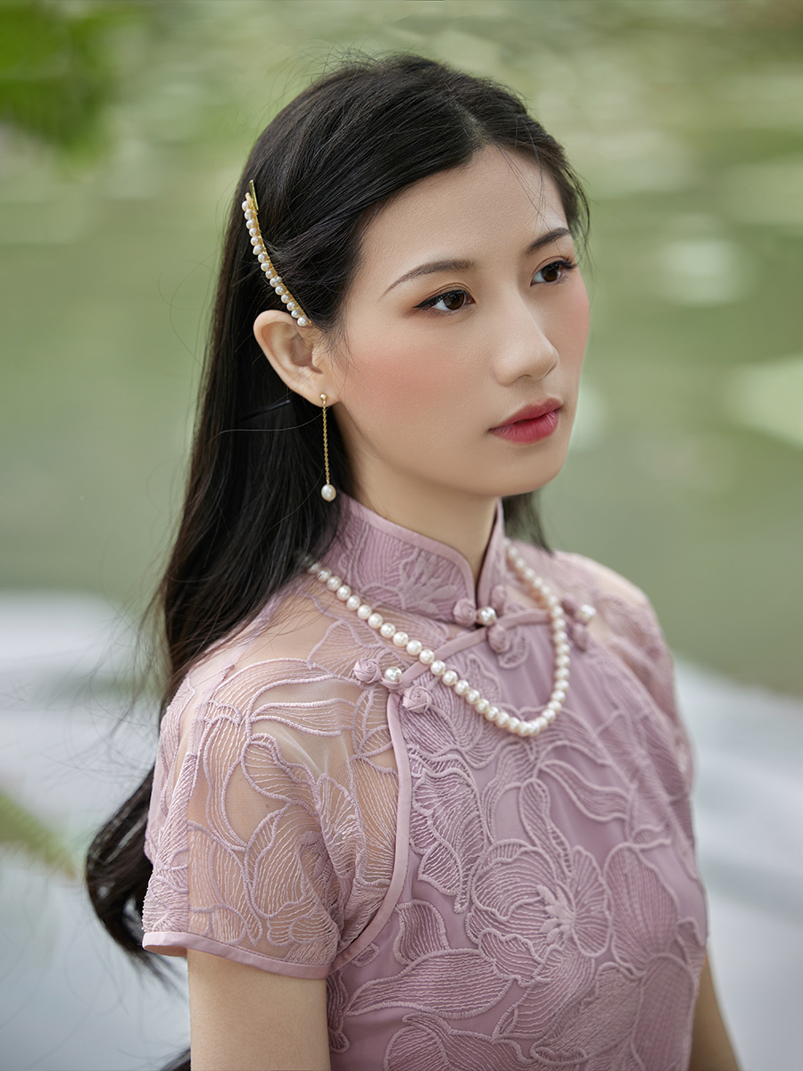 Month • Top Ular's retro summer lace temperament revealing two plackets and no cheongsam Month • Top Ular's retro summer lace temperament revealing two plackets and no cheongsam