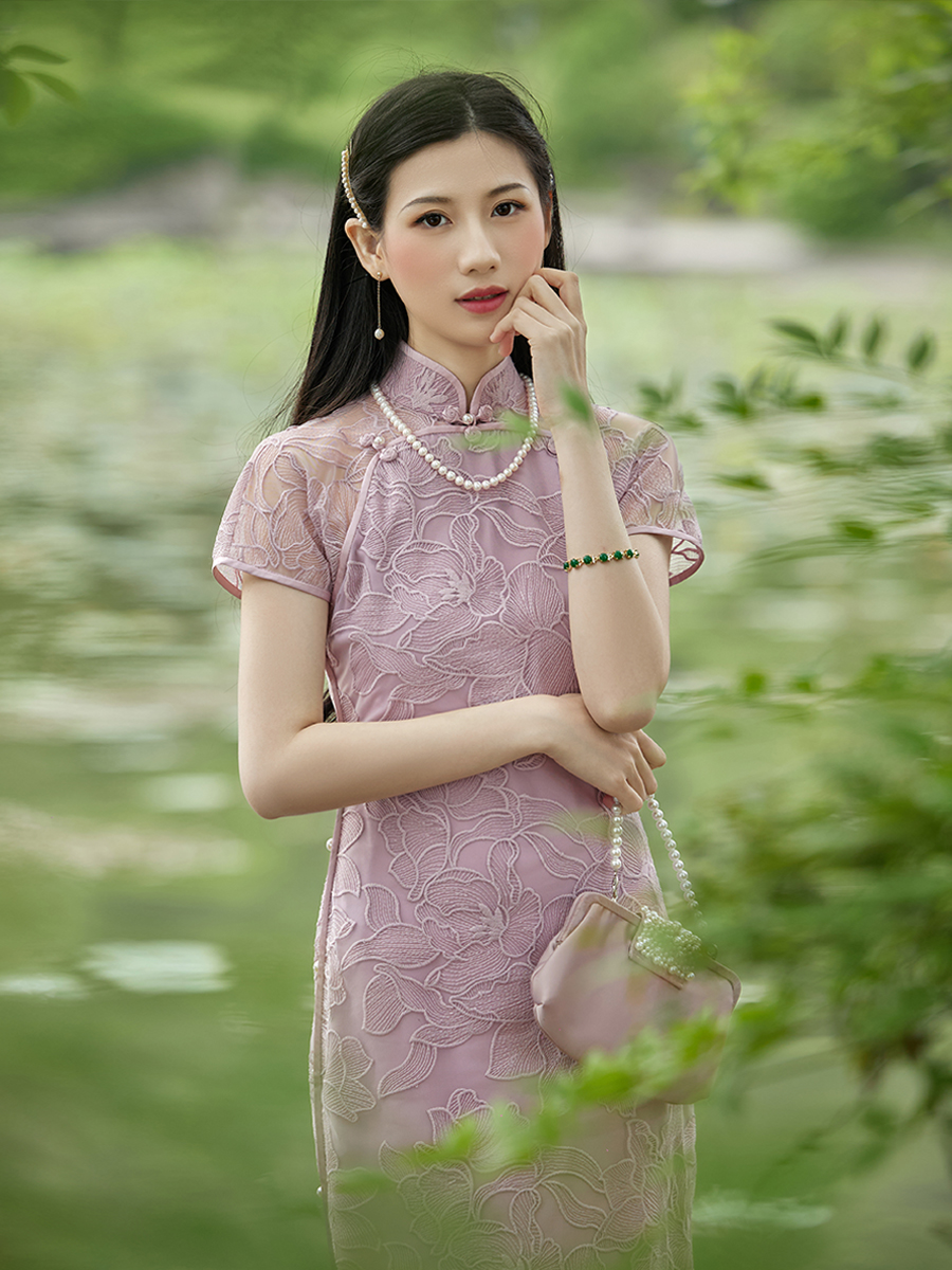 Month • Top Ular's retro summer lace temperament revealing two plackets and no cheongsam Month • Top Ular's retro summer lace temperament revealing two plackets and no cheongsam