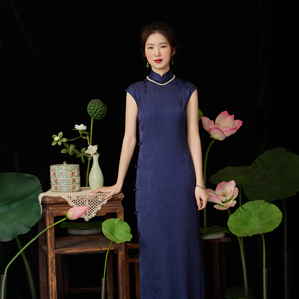 Dai Lan smoke Top Ulara daily elegant spring and summer, the white girl is white girl, the ancient law is full of cheongsam