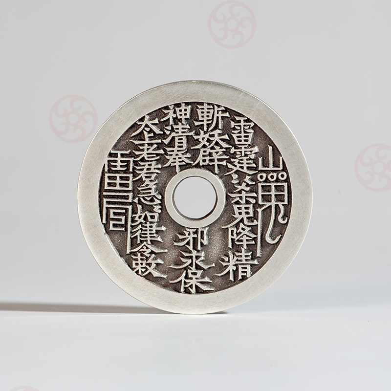 4 cm Silver Mountain Spending Money Against Silver Pearl Gold Arch Gold Coin Old Fabric Coin