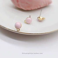 1 штука светло-розового цвета с подвесными серьгами 10*7,5мм.