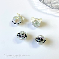 1 кусок белых бусин «Ледник удачи» диаметром 18 мм.