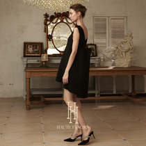  High-end sense of rear vision and French designer brand one-piece collar V-neck halter classic small black skirt dress