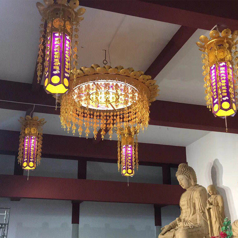 寺院の装飾：天蓋、儀式用天蓋、菩薩像の頂飾り、経柱、旗、皇居のシャンデリア、金色の仏傘