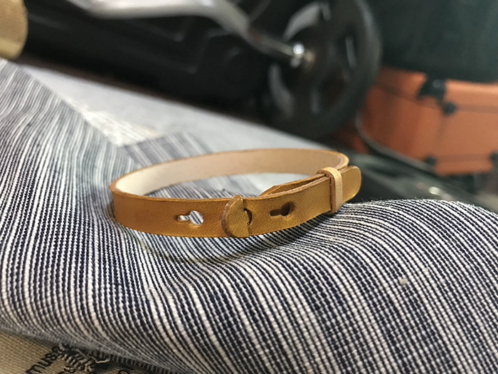 Da handmade retro chuông mèo cổ áo mèo có thể được khắc hoặc có thể được sử dụng như một mặt dây chuyền da tùy chỉnh tự làm - Cat / Dog hàng ngày Neccessities