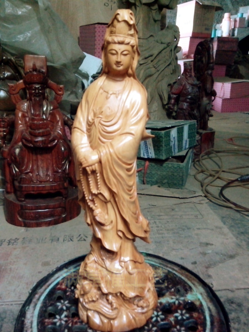 Nanhai Guanyin Ruyi Buddha statue yew wood carving crafts decoration mahogany town house living room gift