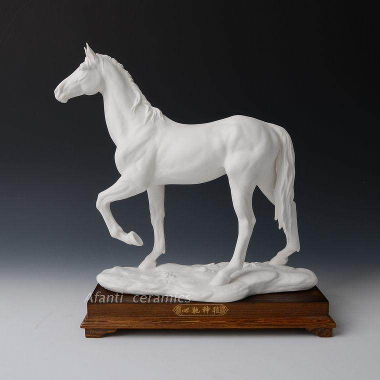 Defied White Porcelain Animal Horse Hearts Gallop Gods to Sculpture Ceramic Horse Craft Gifts Swing Accessories desktop Pendulum Pieces Home Accessories