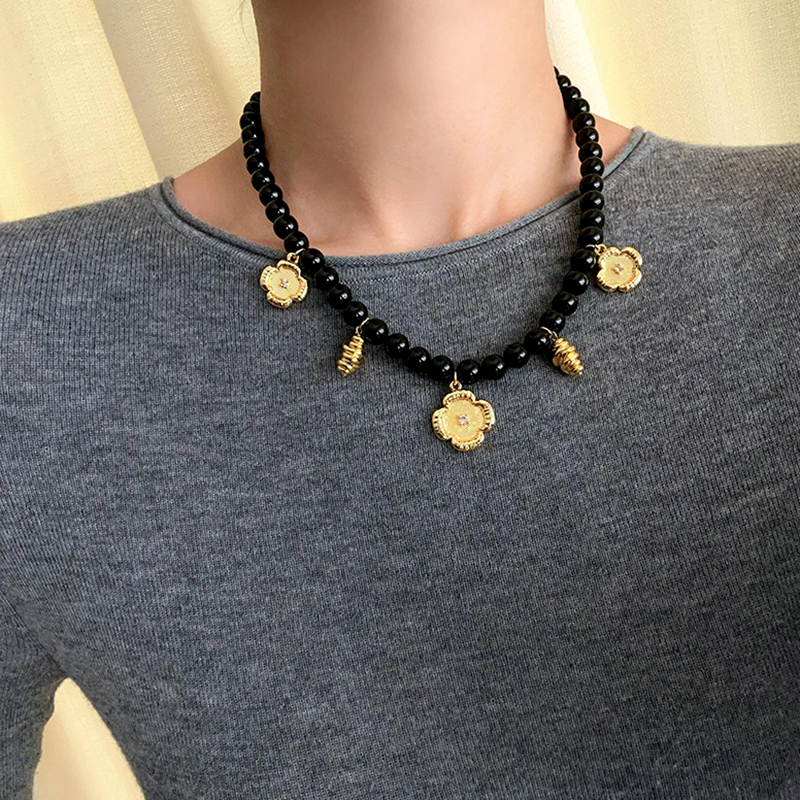 Tu's Niche Design Fashion Black Agate Four-Leaf Clover Multi-Pendant Beaded Necklace Versatile Simple High-End Clavicle Chain