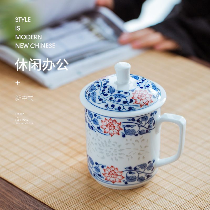Jingdezhen blue and white youligong ceramic cups hand - made office of restoring ancient ways and exquisite cup tea cups with cover glass